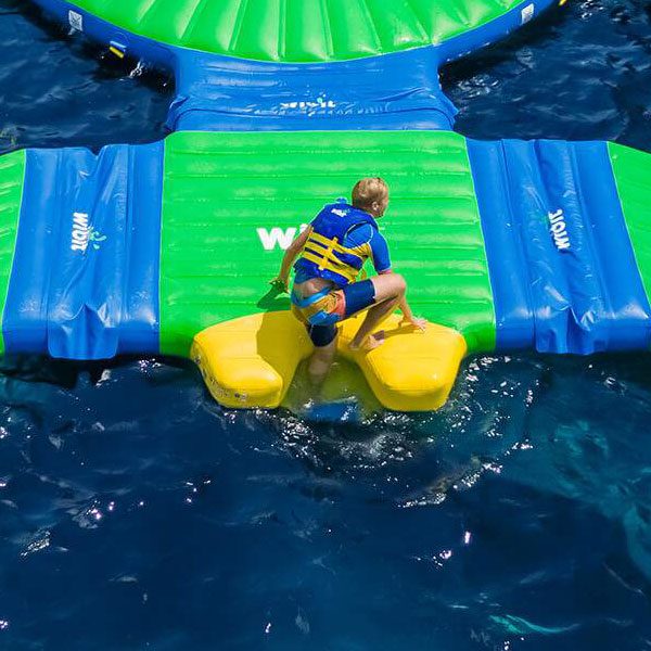 Wibit T-Connect SUS modular swimming pool play inflatable for public and commercial swimming pools.